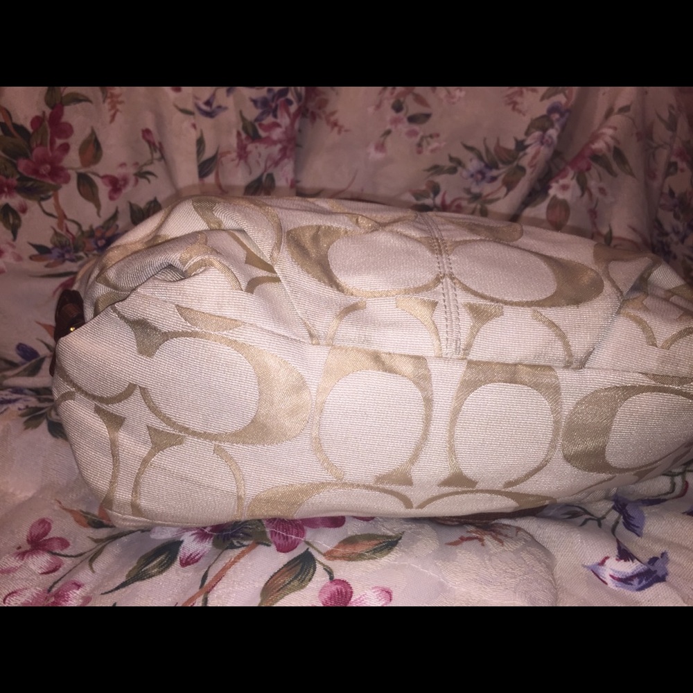 Coach Jacquard Signature Hobo In Cream & Tan $Firm - Picture 3 of 8